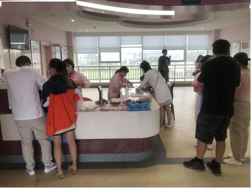 良辰吉日喜牽手，貼心服務(wù)保健康——安寧市婦計(jì)中心為184對新人提供免費(fèi)婚檢與健康咨詢服務(wù)