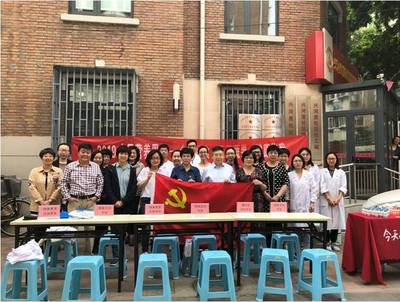 支部舉行‘2019年全民營養(yǎng)周’健康宣傳咨詢服務(wù)活動，開展健康咨詢服務(wù)